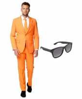 Verkleedkleding feest oranje tuxedo business suit 54 xxl heren gratis zonnebril